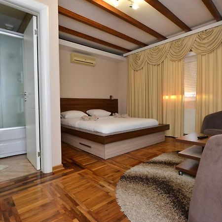 Garni Hotel Kaca Kragujevac Luaran gambar