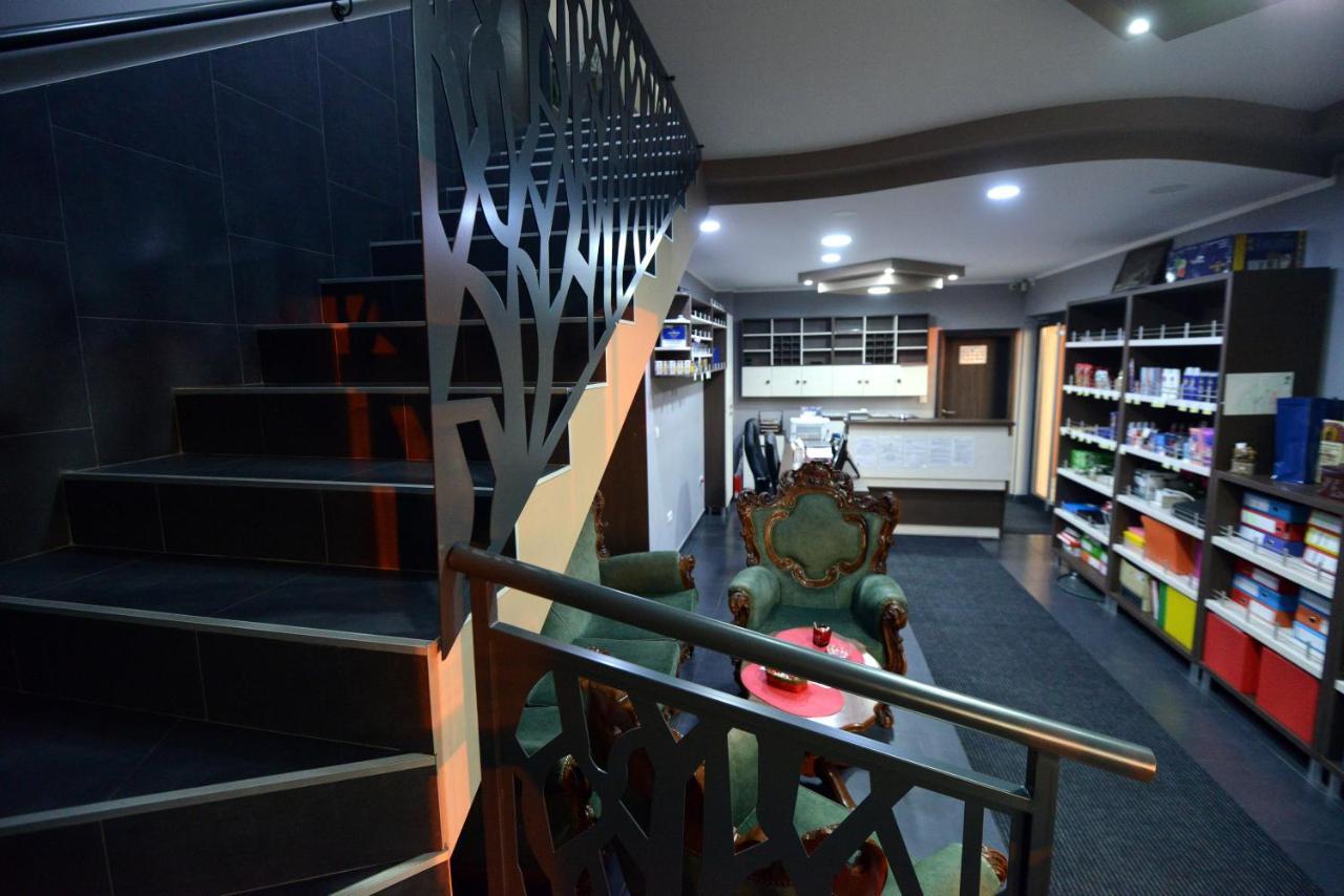 Garni Hotel Kaca Kragujevac Luaran gambar
