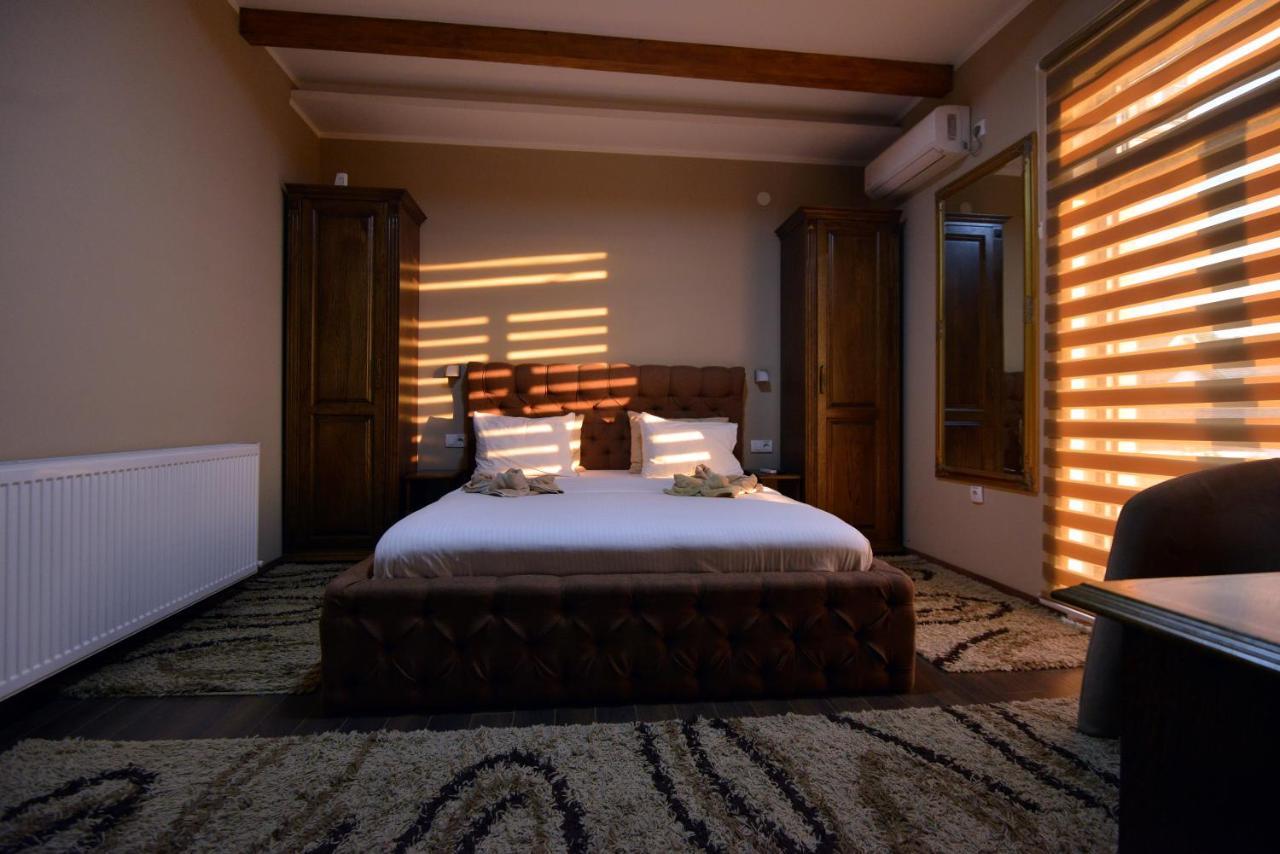 Garni Hotel Kaca Kragujevac Luaran gambar
