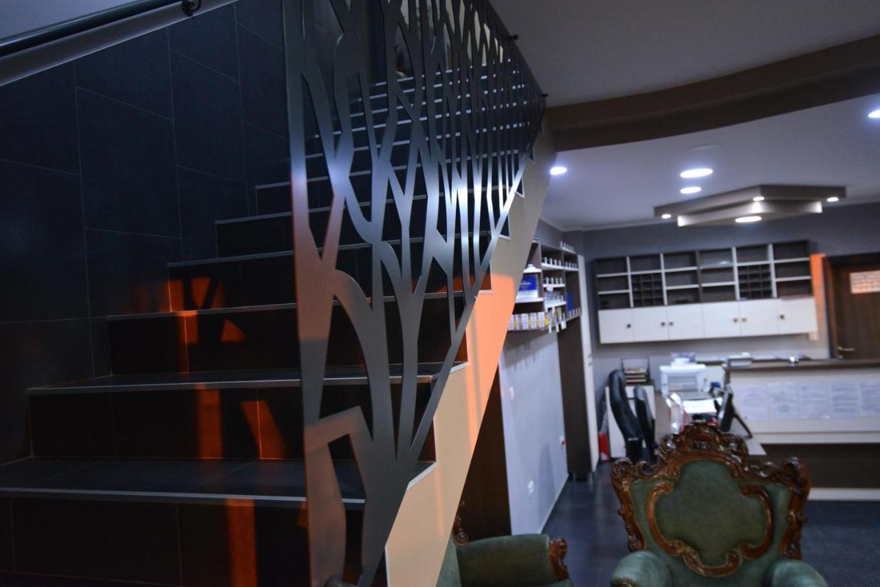 Garni Hotel Kaca Kragujevac Luaran gambar
