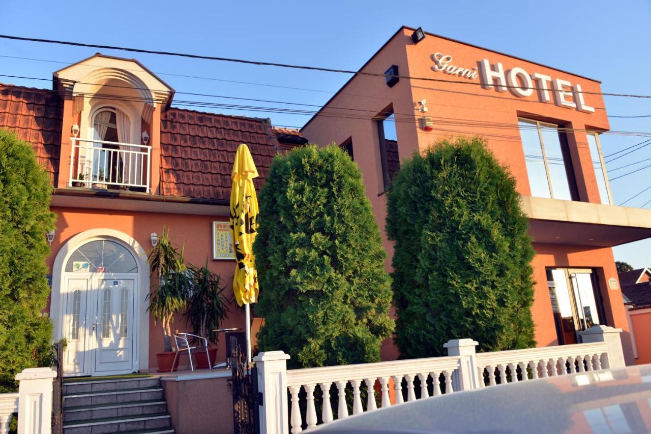 Garni Hotel Kaca Kragujevac Luaran gambar