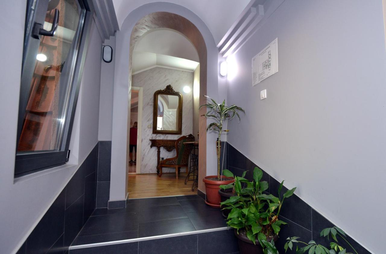 Garni Hotel Kaca Kragujevac Luaran gambar
