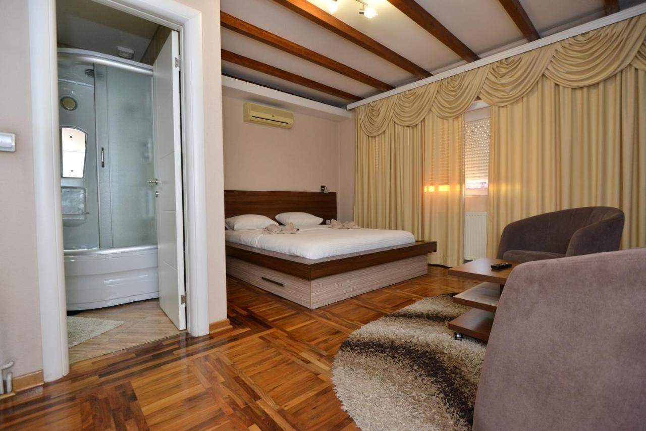 Garni Hotel Kaca Kragujevac Luaran gambar