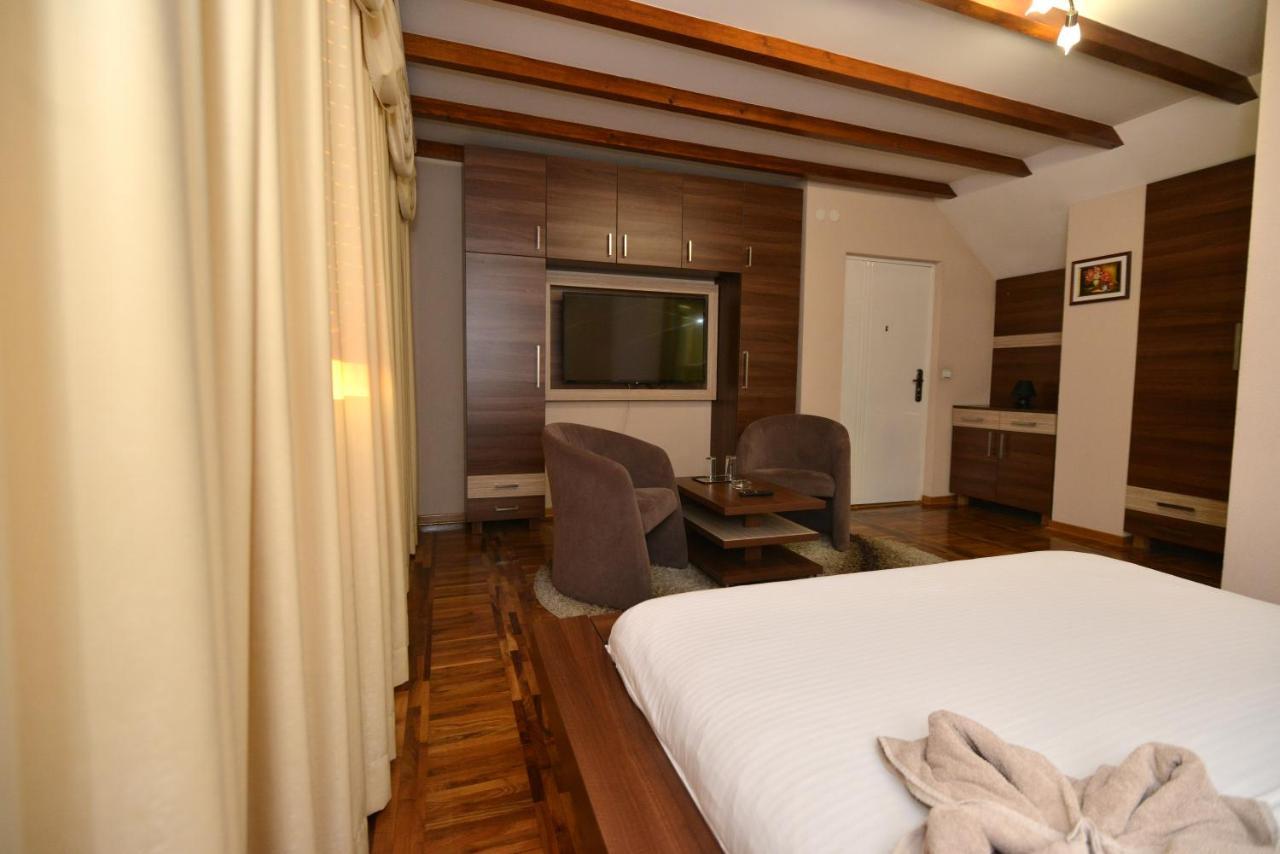 Garni Hotel Kaca Kragujevac Luaran gambar