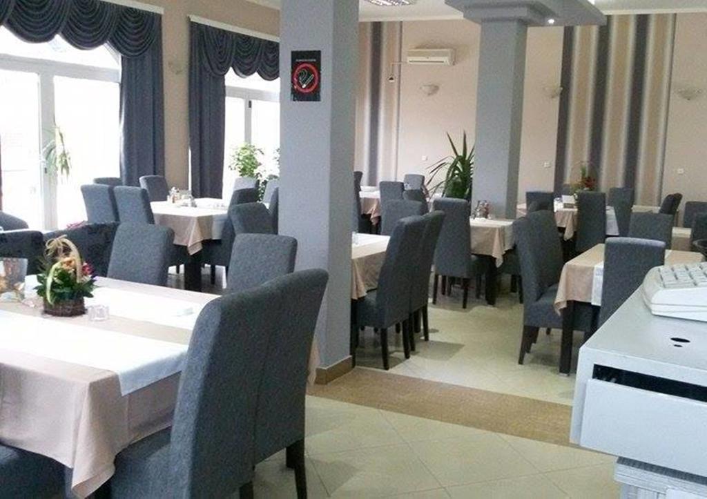 Garni Hotel Kaca Kragujevac Luaran gambar