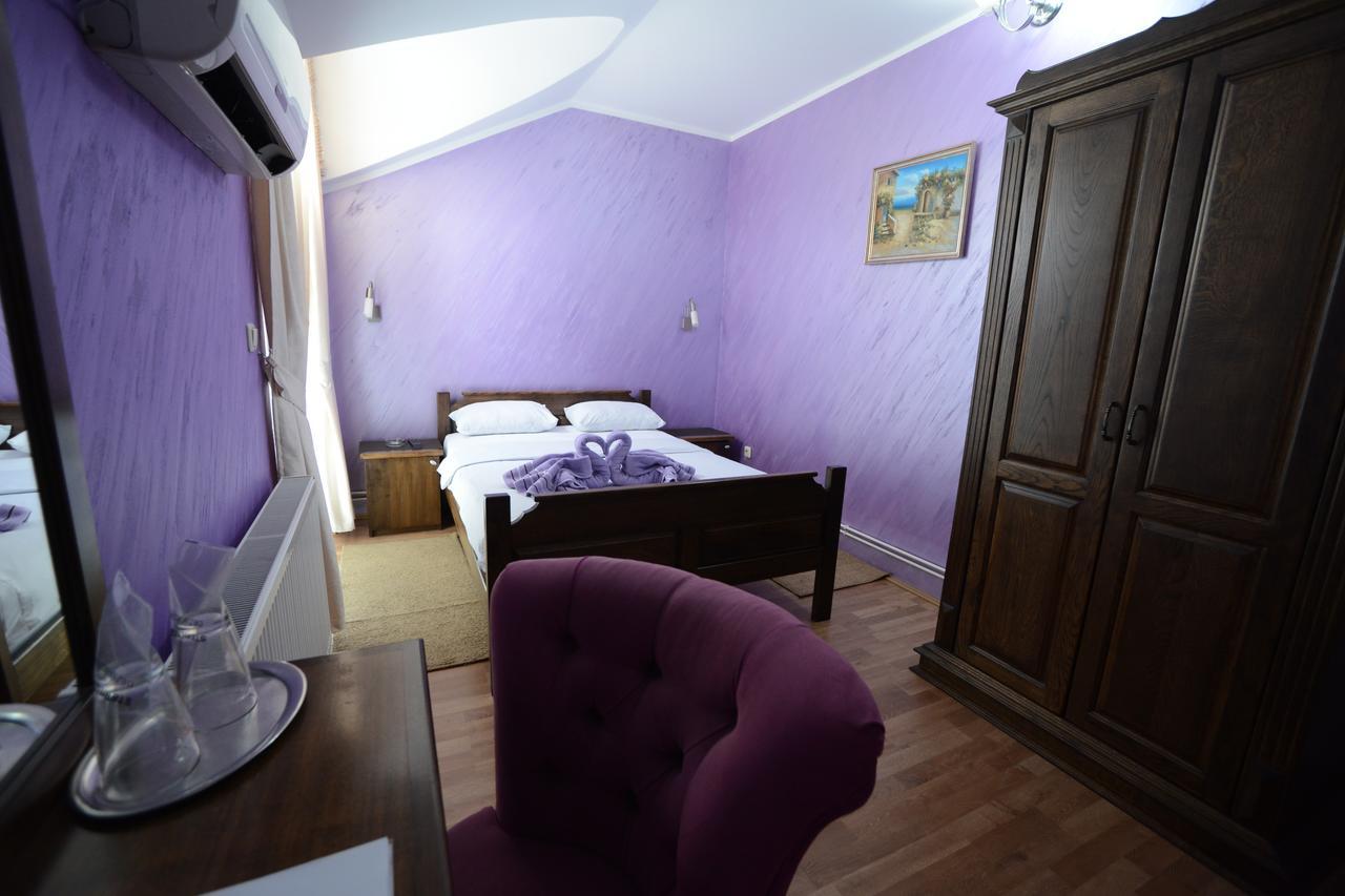 Garni Hotel Kaca Kragujevac Luaran gambar