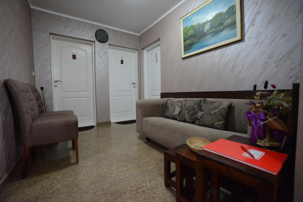 Garni Hotel Kaca Kragujevac Luaran gambar