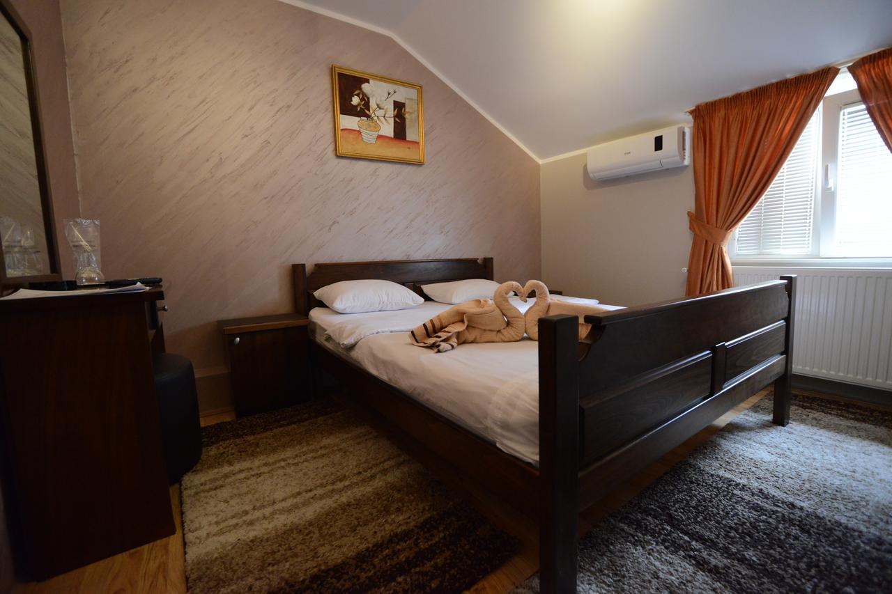 Garni Hotel Kaca Kragujevac Luaran gambar